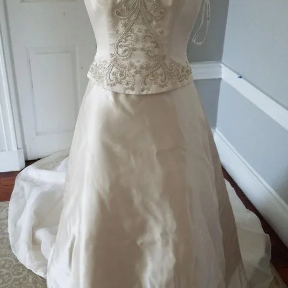 Oleg Cassini Wedding dress size 4 - Picture 1 of 14